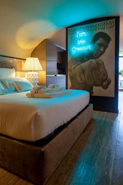 Navona Balcony Caden Suite - image 23