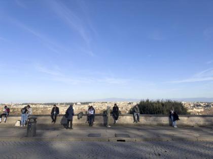 Trastevere 2 BR Cozy Apartment - image 29