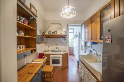 Trastevere 2 BR Cozy Apartment - image 8